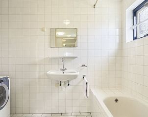 Guest house 454043 - Bungalow Noordzeekust - Beach Resort Ooghduyne | 6-persoons villa | 6D1