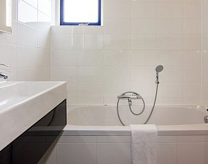 Guest house 454045 - Bungalow Noordzeekust - Beach Resort Ooghduyne | 8-persoons villa | 8L1