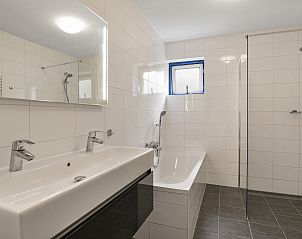 Guest house 454056 - Bungalow Noordzeekust - Beach Resort Ooghduyne | 10-persoons villa | 10FL