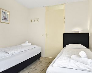 Guest house 454057 - Bungalow Noordzeekust - Beach Resort Ooghduyne | 4-persoons appartement | 4B1