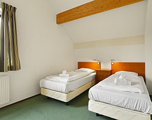 Guest house 454077 - Bungalow Noordzeekust - Beach Resort Ooghduyne | 6-persoons villa | 6D2