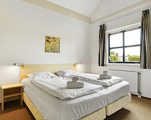 Guest house 454077 - Bungalow Noordzeekust - Beach Resort Ooghduyne | 6-persoons villa | 6D2