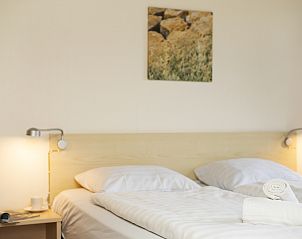 Guest house 454077 - Bungalow Noordzeekust - Beach Resort Ooghduyne | 6-persoons villa | 6D2