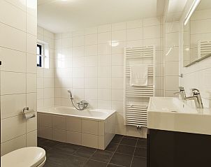 Guest house 454077 - Bungalow Noordzeekust - Beach Resort Ooghduyne | 6-persoons villa | 6D2