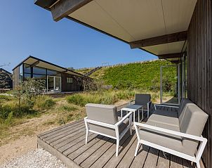 Geniet van de zon op het terras van Sea House Family, een vakantiehuis aan de Noordzeekust in Overveen, Noord-Holland.