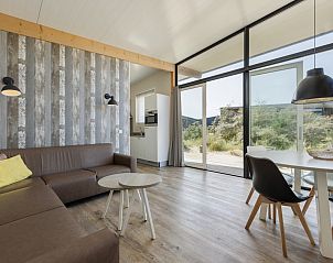 Gezellige slaapkamer in Sea House Comfort vakantiehuis, Overveen, Noordzeekust. Stijlvolle inrichting voor een ontspannen verblijf.