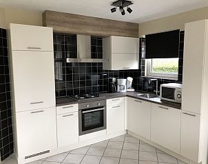 Moderne keuken in Stolp vakantiehuis, Medemblik, IJsselmeerkust
