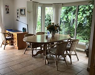 Eetkamer met uitzicht bij Stolp vakantiehuis, Medemblik, Noord-Holland