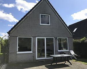 Stolp bungalow met terras in Medemblik, IJsselmeerkust, Noord-Holland
