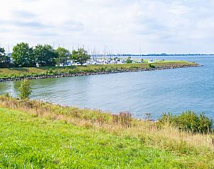 Prachtig uitzicht op het IJsselmeer vanuit Huisje in Andijk, vakantiehuis in Noord-Holland.