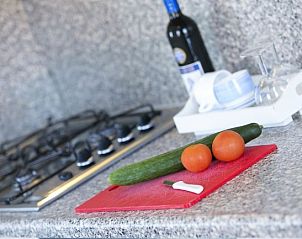 Moderne keukenfaciliteiten in MARINAPARK VOLENDAM, vakantiehuis in Volendam, Noord-Holland.