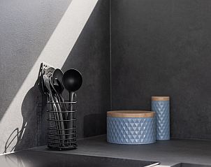 Keukenaccessoires in Lodge 4B, vakantiehuis in Wijdenes, Noord-Holland, met een stijlvolle en praktische inrichting.