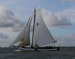 Guest house 461204 - Holiday property IJsselmeerkust - Vakantiehuis Hotelschiff Tjalkjacht Pelikaan