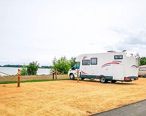 Verblijf 461223 • Vakantiewoning IJsselmeerkust • Kampeerplaats Standaard Camper 