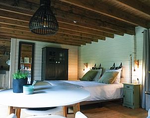 Moderne douche in Vakantiehuis in Schellinkhout met stijlvolle tegels.