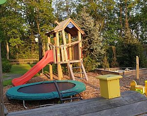 Speeltuin voor kinderen bij Huisje in Oudesluis, vakantiehuis in Noord-Holland, voor plezier en avontuur.