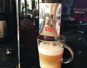 Koffiezetapparaat voor een heerlijk kopje koffie in Vakantiehuis in Oudesluis, Noord-Holland.