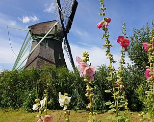 Traditionele molen in de omgeving van Vakantiehuisje in Oudesluis, Noord-Holland, voor een cultureel uitstapje.
