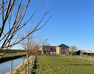Vakantiehuisje in Schagen met ruime tuin en uitzicht op de weilanden van Noord-Holland noord.