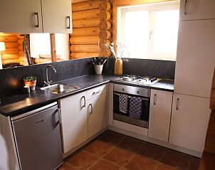 Moderne keuken in Vakantiehuisje in Wognum, ideaal voor koken in Noord-Holland noord.