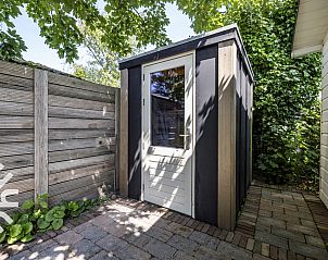 Moderne badkamer in NH392 vakantiehuis in Schoorl, Noord-Holland.