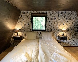 Badkamer van de 6-persoons Duinlodge met Oplaadpunt in Schoorl, Noord-Holland. Moderne faciliteiten voor een luxe verblijf.