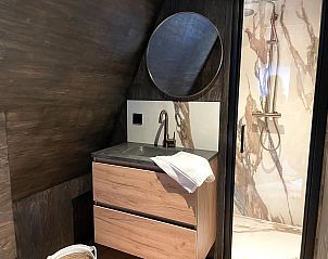 Derde slaapkamer in de 6-persoons Duinlodge met Oplaadpunt in Schoorl, Noord-Holland. Ideaal voor een ontspannen vakantie.