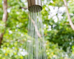Overzicht van de stijlvolle woonkamer in Huisje in Schoorl, Noord-Holland noord.