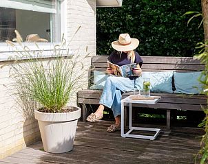 Luxe badkamer met inloopdouche in Huisje in Schoorl, Noord-Holland noord.