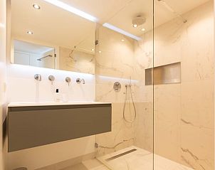 Knus zitje in de tuin van Huisje in Schoorl, Noord-Holland noord.