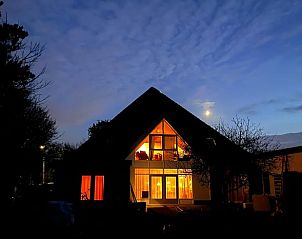 Uitzicht op weidse natuur vanuit Huisje in Schoorl, vakantiehuis in Noord-Holland noord.
