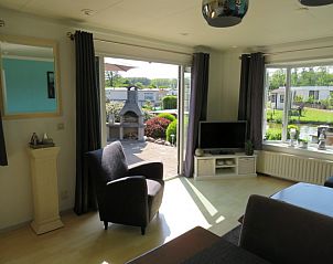 Verblijf 490326 - Vakantiewoning IJsselmeerkust - huisje 143, bootje, aan het water, grote tuin en terrassen