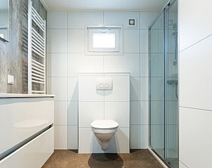 Modern bathroom in Leijhoeve 4-person vacation home, Berkhout, North Holland, with stylish shower and sleek finish.