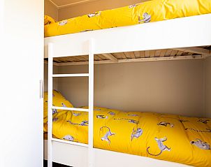 Cozy bedroom with bunk beds in Leijhoeve 6-person vacation home, Berkhout, North Holland, ideal for a family vacation.
