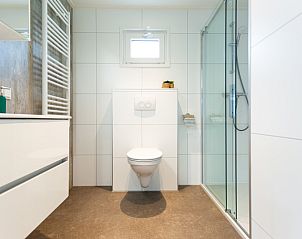 Modern bathroom in Leijhoeve vacation home for 6 people in Berkhout, North Holland, with sleek shower and toilet.