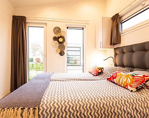 Cozy bedroom in Nature Lodge for 4 people Wellness, vacation home in Berkhout, North Holland with a view of the green surroundings.