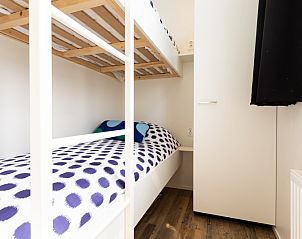 Cozy bedroom with bunk beds in vacation home Rialto MAX 6 people, Berkhout, North Holland, ideal for a relaxing family vacation.