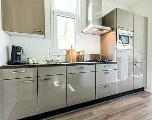Cozy living room of the Module 5-person vacation home in Berkhout, North Holland, with modern furnishings and plenty of natural light.