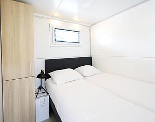Guest house 510145 - Boat Amsterdam eo - Houseboat with roof terrace and balcony (4 pers) 