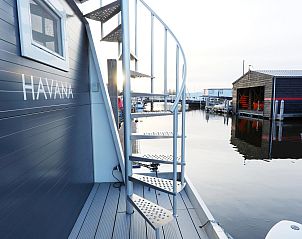 Guest house 510145 - Boat Amsterdam eo - Houseboat with roof terrace and balcony (4 pers) 
