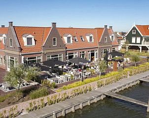 Gezellig restaurant bij Appartement Markermeer 8, Uitdam, Amsterdam eo, met terras aan het water voor diners.