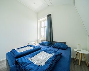 Gezellige slaapkamer met twee bedden in Chalet in Uitdam, Amsterdam eo, Noord-Holland.