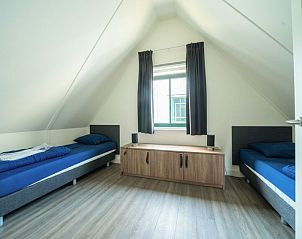 Tweede kinderkamer met twee bedden in Appartement Zuiderzee 10, Uitdam, Amsterdam.