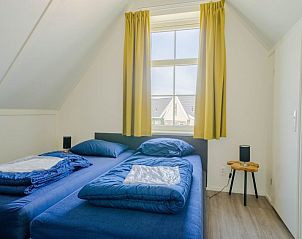 Zolderkamer met dakraam in Vakantiehuis Gulden Daalder 8, knus vakantiehuis in Uitdam, Amsterdam eo, Noord-Holland.