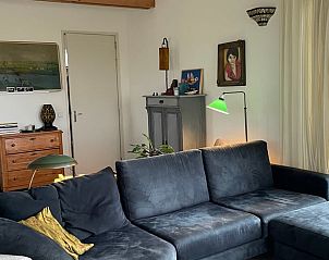 Comfortabele zithoek in woonkamer van Vakantiehuis in Broek in Waterland, Amsterdam eo, Noord-Holland.