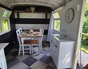 Gezellige eetruimte van Huisje in Broek in Waterland, vakantieaccommodatie in Amsterdam.