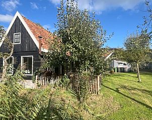 Schilderachtig exterieur van Vakantiehuis in Broek in Waterland, Amsterdam eo, Noord-Holland.