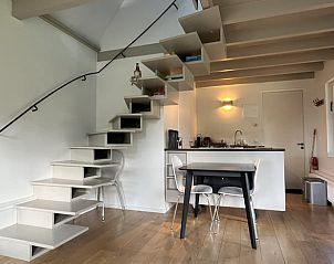 Open trap in het interieur van Vakantiehuis in Broek in Waterland, Amsterdam eo, Noord-Holland.