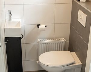 Toilet van Huisje in Nutter, vakantiehuis in Nutter, met moderne inrichting en praktische voorzieningen.