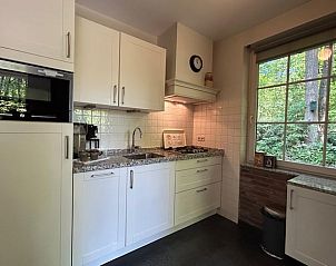 Vakantiehuis in Nutter, moderne keuken met uitzicht op natuur in vakantiehuis Twente, Overijssel.
